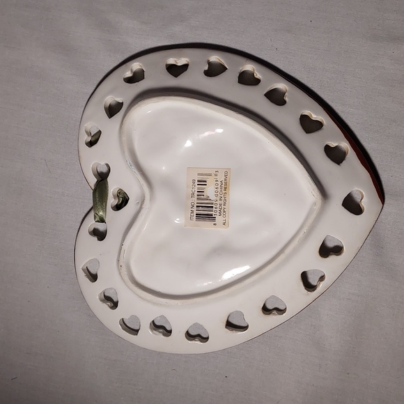 Strawberry Design Hanging Wall Decorations Heart Plates and Large Strawberry - Picture 4 of 9